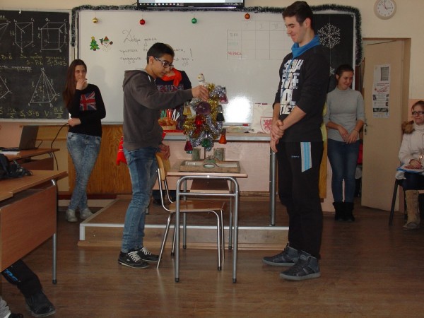 Забавна математика по Коледа в ПГ „Иван Хаджиенов“