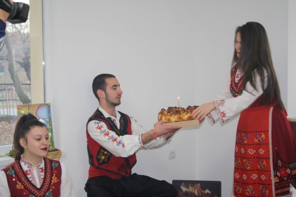 Възстановка на Бъдни вечер и Коледа направиха в ПГЛПТ