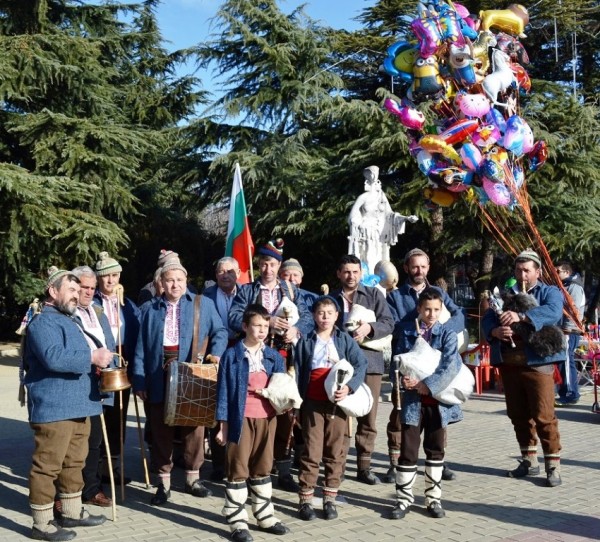 Коледарска благословия за казанлъчани 