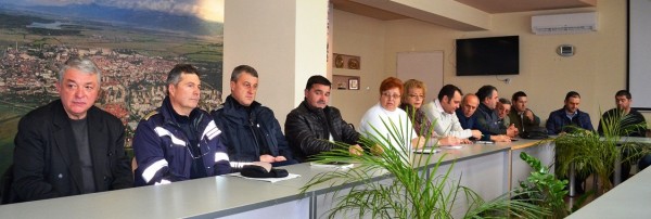 Хората да се запасят с храна и вода и да не пътуват тези дни!