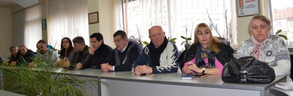 Хората да се запасят с храна и вода и да не пътуват тези дни!