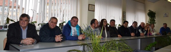 Хората да се запасят с храна и вода и да не пътуват тези дни!