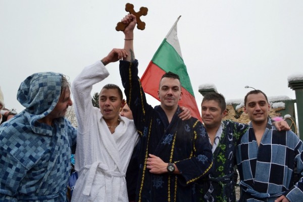 Първи Богоявленски водосвет с освещаване на бойно знаме в Казанлък