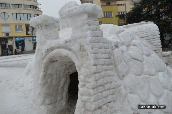Развалят елхата, пързалката и Иглуто - остават