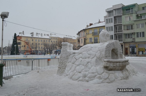 Развалят елхата, пързалката и Иглуто - остават