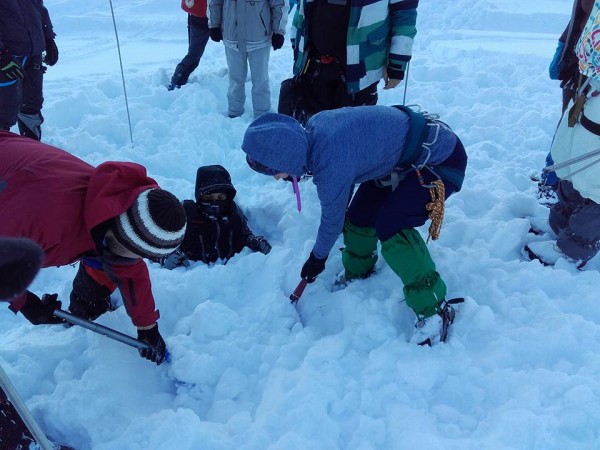 Зимен курс по ледено катерене и лавино-спасителна акция проведе АТК “Казанлък“