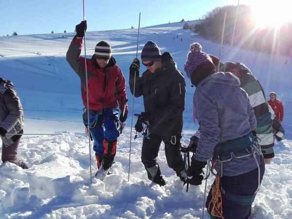 Зимен курс по ледено катерене и лавино-спасителна акция проведе АТК “Казанлък“