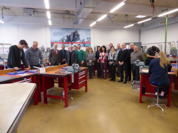 Швейцарският модел в българското образование – успешно приложен в казанлъшката професионална гимназия