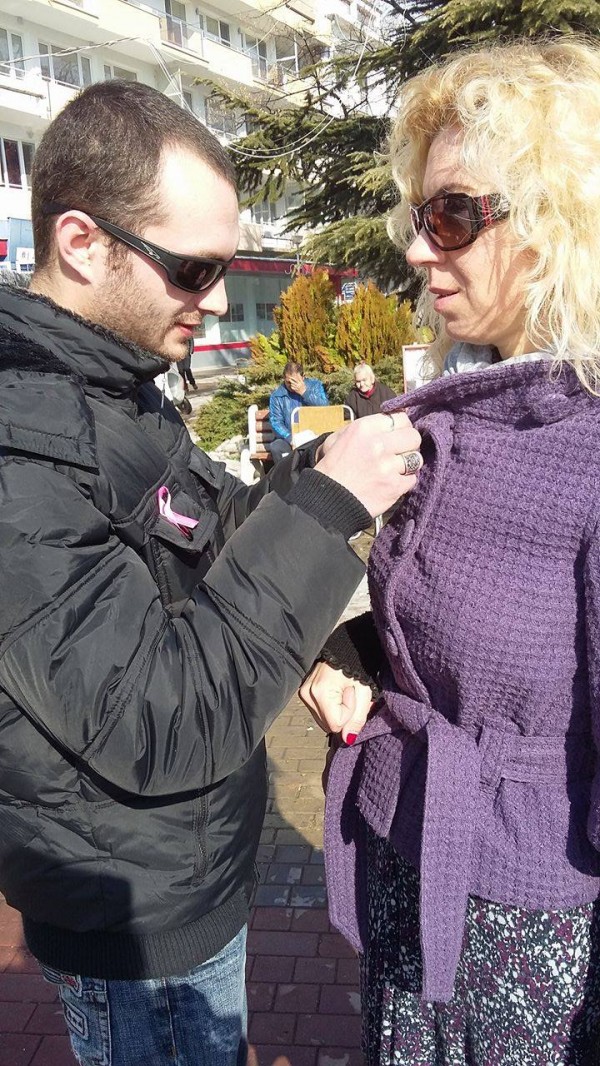 Доброволци отбелязаха световния ден за борба с рака