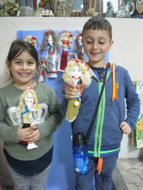 Малки художници изработиха мартенички в “Ателието“