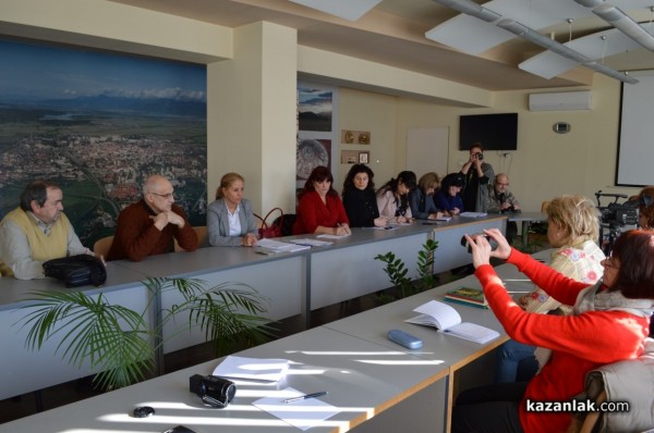 Вавилонската  кула на списание „Кула“