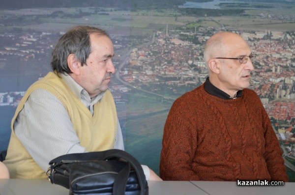 Вавилонската  кула на списание „Кула“