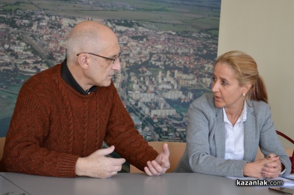 Вавилонската  кула на списание „Кула“