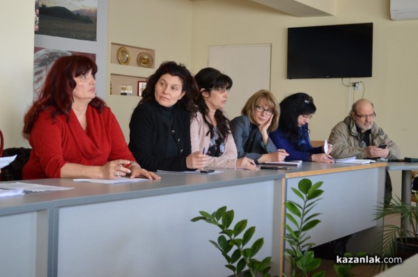 Вавилонската  кула на списание „Кула“