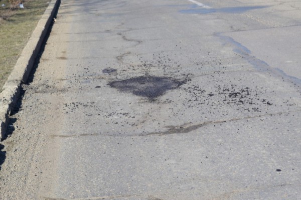 Започна запълването на уличните дупки след зимата