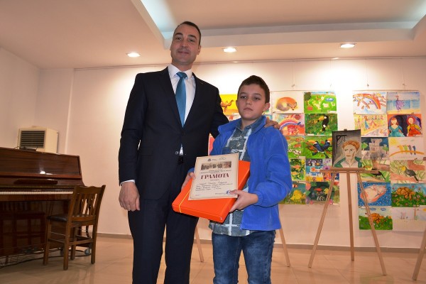 Награди за млади таланти в конкурса за Левски „Високо бесило“