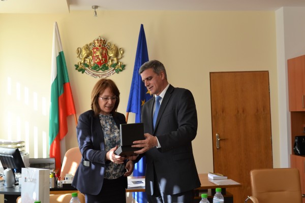 Кметът на община Казанлък се срещна с министъра на отбраната 