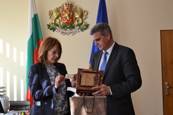Кметът на община Казанлък се срещна с министъра на отбраната 