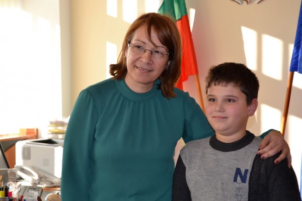 Кметът на Общината се срещна с малките писатели от клуб „Светлини сред сенките“