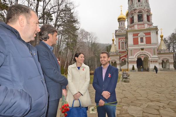 Борис Кърчев и Йоана Фильова посрещнаха колегите си от листата на ГЕРБ в Шипка