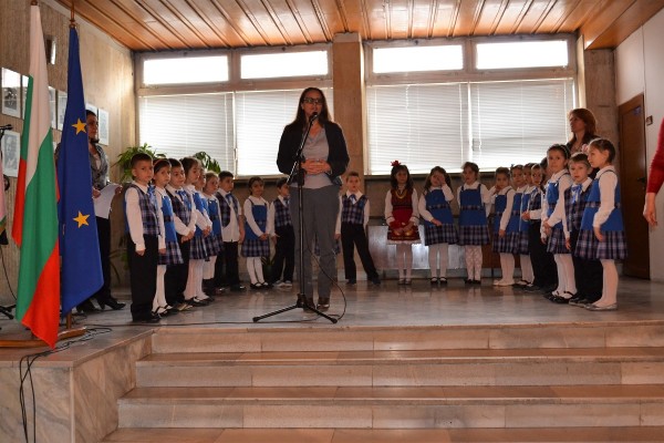 Детски поздрави за Баба Марта в Община Казанлък