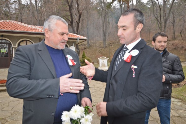 Борис Кърчев и Йоана Фильова посрещнаха колегите си от листата на ГЕРБ в Шипка