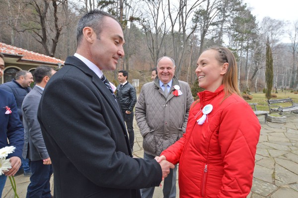 Борис Кърчев и Йоана Фильова посрещнаха колегите си от листата на ГЕРБ в Шипка
