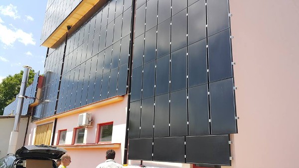 Казанлъшка фирма изгради уникална за България фотоволтаична фасада в Пазарджик