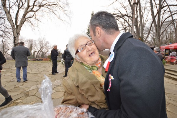 Борис Кърчев и Йоана Фильова посрещнаха колегите си от листата на ГЕРБ в Шипка