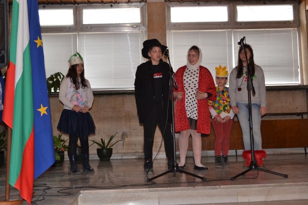 Детски поздрави за Баба Марта в Община Казанлък