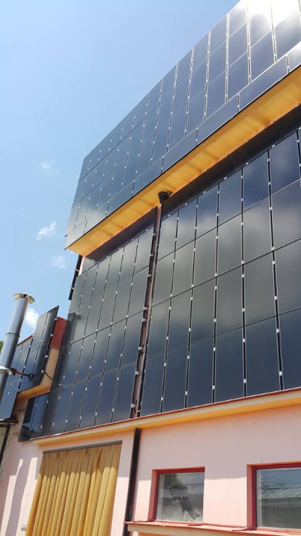 Казанлъшка фирма изгради уникална за България фотоволтаична фасада в Пазарджик