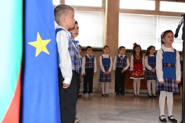 Детски поздрави за Баба Марта в Община Казанлък