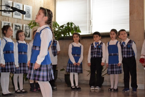 Детски поздрави за Баба Марта в Община Казанлък