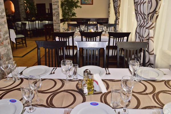 Ресторант ОРИЕНТ осигурява вечери с DJ на две дати за 8 март