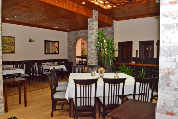 Ресторант ОРИЕНТ осигурява вечери с DJ на две дати за 8 март