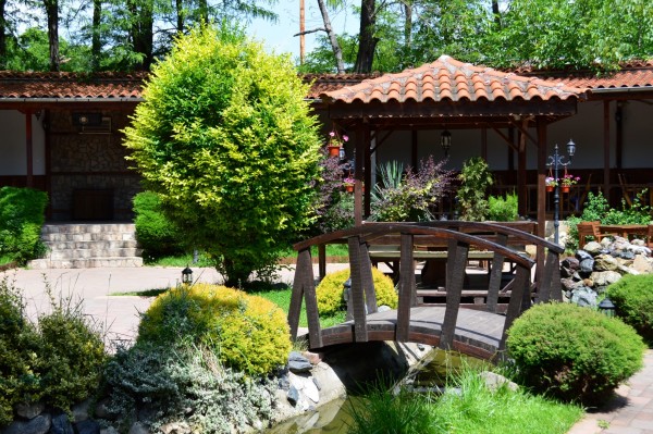 Ресторант ОРИЕНТ осигурява вечери с DJ на две дати за 8 март