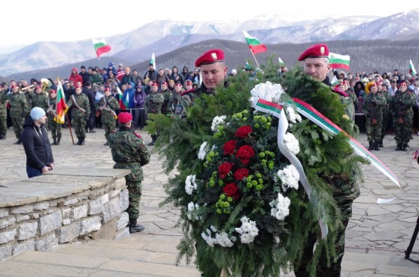 Почит и признателност от Община Казанлък за героите на България