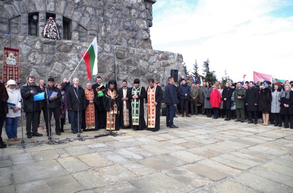 Почит и признателност от Община Казанлък за героите на България