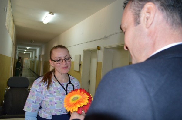 Борис Кърчев честити 8 март на дамите от Казанлък и специално на грижещите се за здравето на казанлъчани