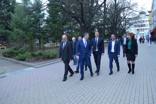 Бойко Борисов в Казанлък: Ние трябва да сме от държавите на първа скорост!