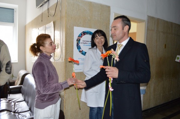 Борис Кърчев честити 8 март на дамите от Казанлък и специално на грижещите се за здравето на казанлъчани