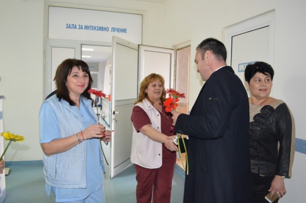 Борис Кърчев честити 8 март на дамите от Казанлък и специално на грижещите се за здравето на казанлъчани