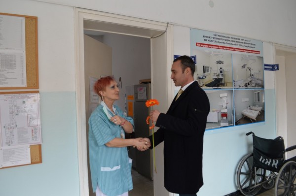 Борис Кърчев честити 8 март на дамите от Казанлък и специално на грижещите се за здравето на казанлъчани