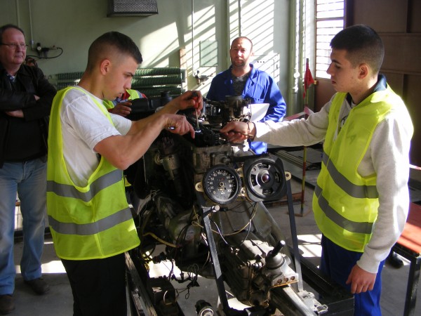 Регионално състезание за най-добър млад автомонтьор и водач на МПС предстои в ПГ по Транспорт - Казанлък