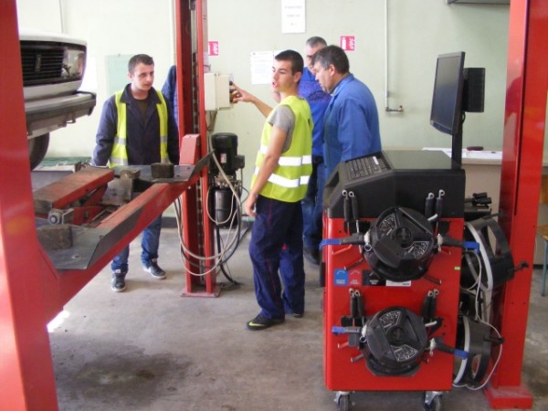 Регионално състезание за най-добър млад автомонтьор и водач на МПС предстои в ПГ по Транспорт - Казанлък