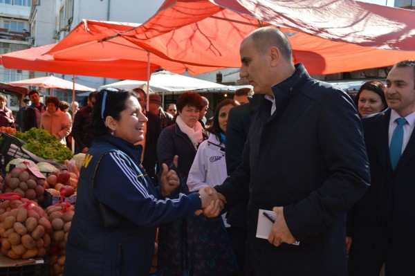 Цветанов в Казанлък: ГЕРБ ще увеличи реално пенсиите още в първата година