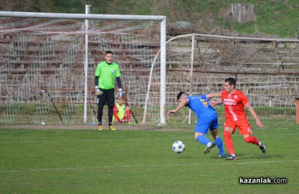 „Розова долина“ победи с 4:0 „Евроколеж“ и вече е на 2 точки от първото място