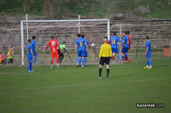 „Розова долина“ победи с 4:0 „Евроколеж“ и вече е на 2 точки от първото място