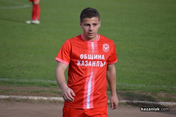 „Розова долина“ победи с 4:0 „Евроколеж“ и вече е на 2 точки от първото място