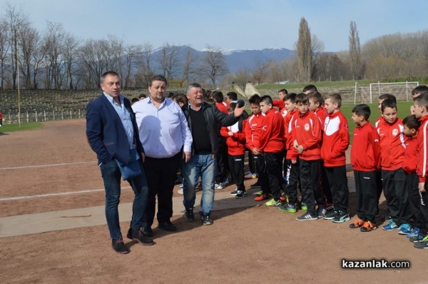 „Розова долина“ победи с 4:0 „Евроколеж“ и вече е на 2 точки от първото място